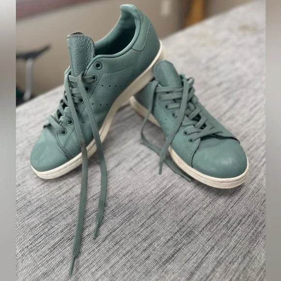 Adidas Teal Sneakers with Black Accents - Picture 9 of 13